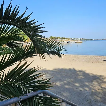 Zoe's By The Sea *